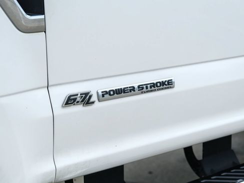 Used 2017 Ford F250 Lariat w/ FX4 Off-Road Package AWD/4WD image 27