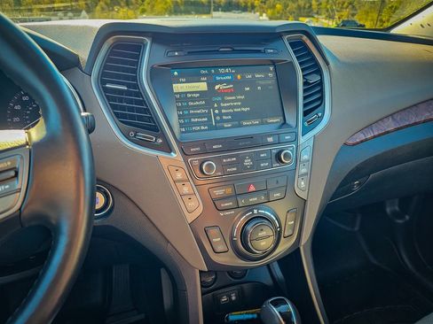 Used 2017 Hyundai Santa Fe SE w/ Cargo Package image 26