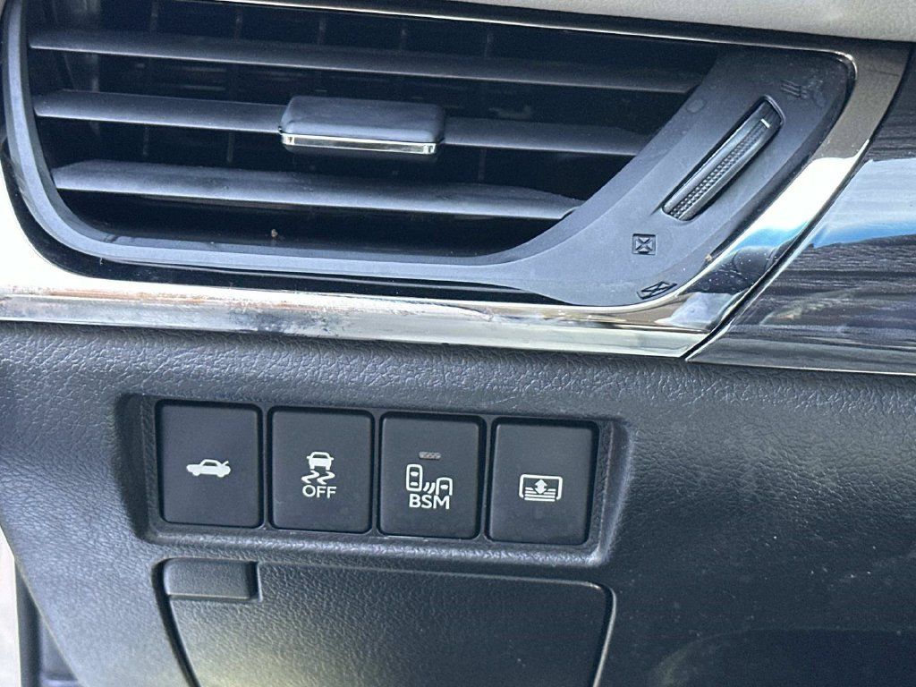 Used 2013 Toyota Avalon Limited FWD image 25