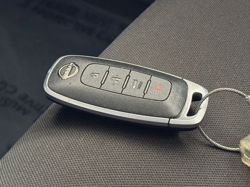 Used 2025 Nissan Versa SV image 21