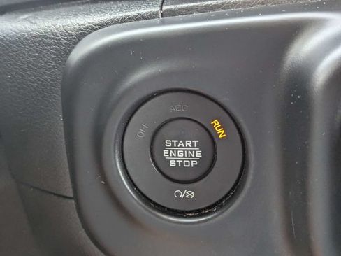 Used 2020 Jeep Gladiator Overland AWD/4WD image 29