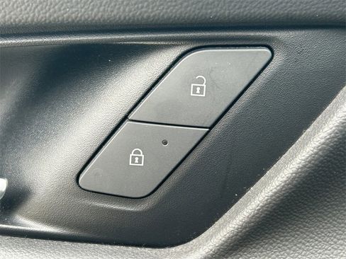 Used 2025 Chevrolet Equinox LT image 21