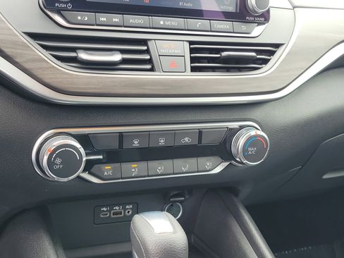 Used 2025 Nissan Altima 2.5 SV FWD image 27