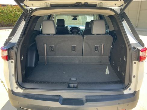 Used 2020 Chevrolet Traverse LT w/ LT Premium Package FWD image 16