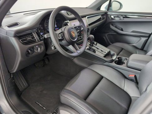 Used 2025 Porsche Macan image 4