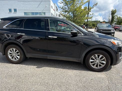 Used 2017 Kia Sorento FWD image 7