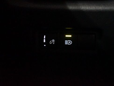 Used 2025 Toyota RAV4 XLE FWD image 24