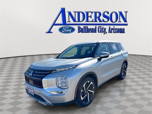 Used 2024 Mitsubishi Outlander SE Black Edition image 1