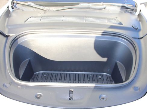 Used 2022 Tesla Model Y Long Range image 29