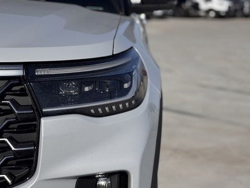 New 2026 Ford Explorer Platinum image 8