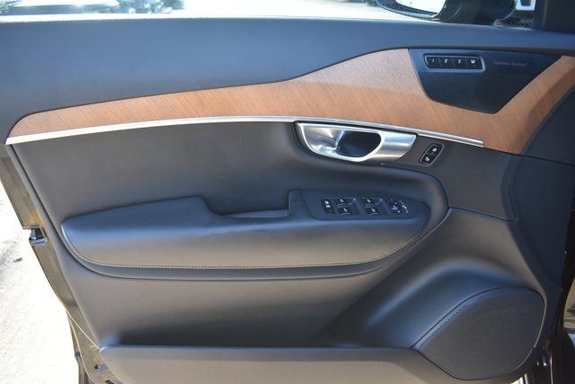 Used 2024 Volvo XC90 T8 Plus w/ Protection Package Premier AWD/4WD image 12