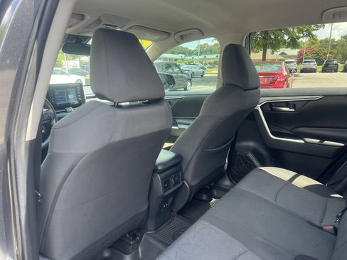 Used 2020 Toyota RAV4 XLE FWD image 18