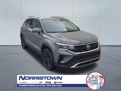 Used 2022 Volkswagen Taos SE w/ Panoramic Sunroof Package