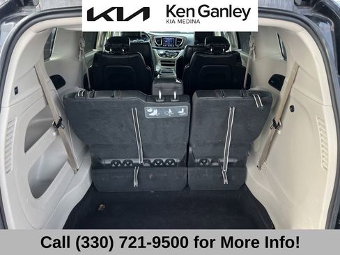 Used 2018 Chrysler Pacifica Touring-L w/ Premium Audio Group image 50