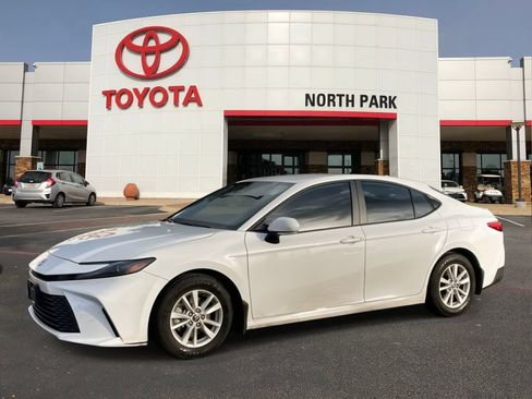 Used 2026 Toyota Camry LE w/ Convenience Package FWD image 1