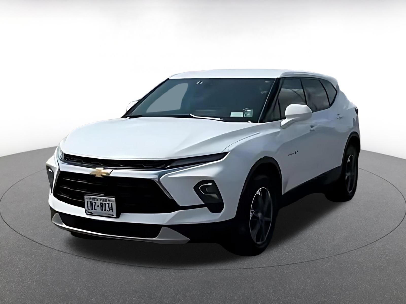 Used 2025 Chevrolet Blazer LT FWD image 4