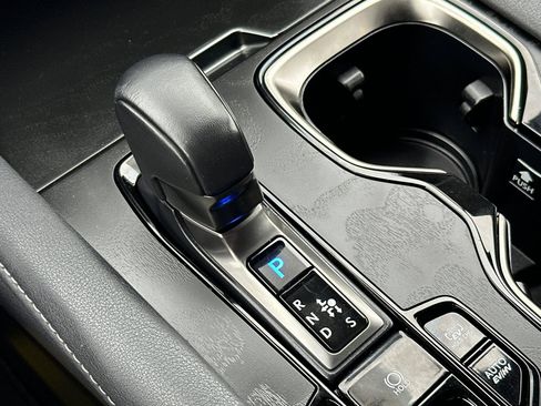 Used 2024 Lexus RX 450h AWD w/ Luxury Package image 18