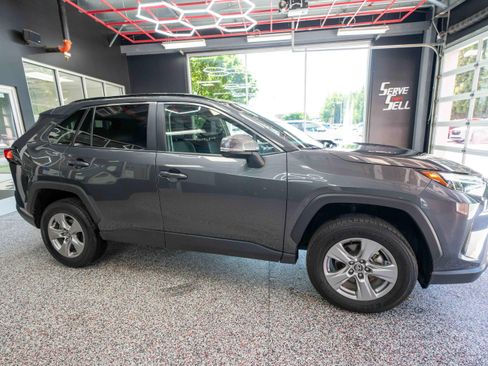 Used 2025 Toyota RAV4 XLE AWD/4WD image 5