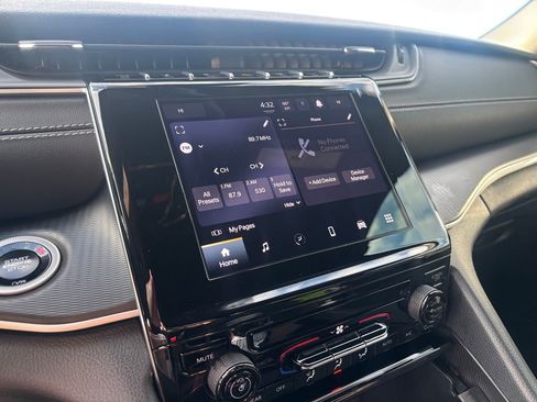 Used 2024 Jeep Grand Cherokee L Laredo image 20