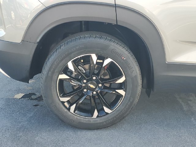 Used 2023 Chevrolet TrailBlazer LT w/ LPO, Blackout Package FWD image 7