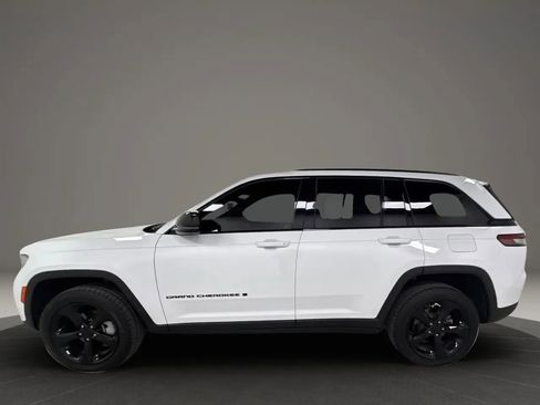 Used 2023 Jeep Grand Cherokee Limited w/ Luxury Tech Group II AWD/4WD image 2