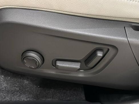 New 2026 Volvo XC40 B5 Ultra w/ Protection Package Premier image 24