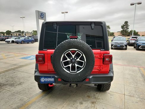Used 2025 Jeep Wrangler Unlimited Rubicon AWD/4WD image 6