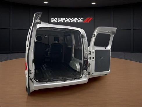 Used 2013 Nissan NV200 SV w/ Technology Pkg image 21