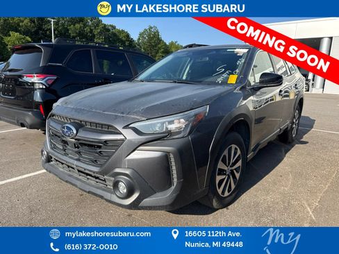 Used 2025 Subaru Outback Premium AWD/4WD image 3
