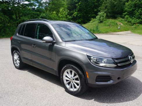 Used 2017 Volkswagen Tiguan Limited w/ Premium Package FWD image 1