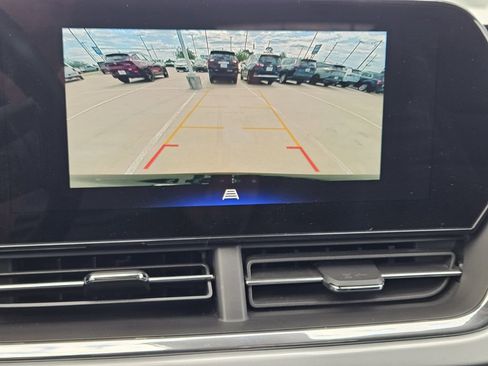 Used 2025 Chevrolet Trax LT w/ Driver Confidence Package FWD image 23