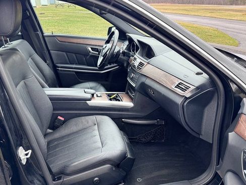 Used 2016 Mercedes-Benz E 400 4MATIC Sedan image 19
