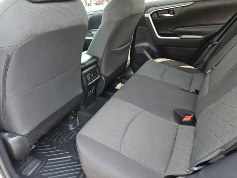 Certified 2021 Toyota RAV4 XLE w/ Convenience Package FWD image 11