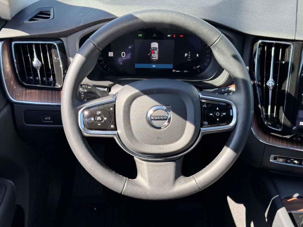 Used 2024 Volvo XC60 B5 Plus w/ Protection Package Premier AWD/4WD image 12