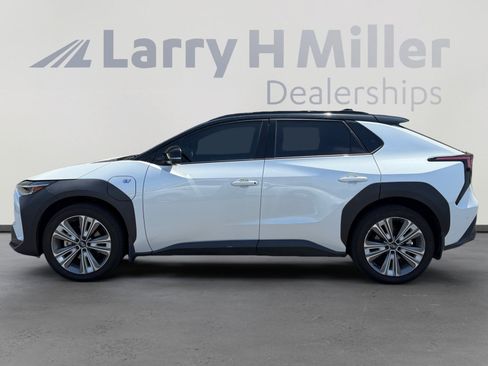 Used 2023 Subaru Solterra AWD image 2