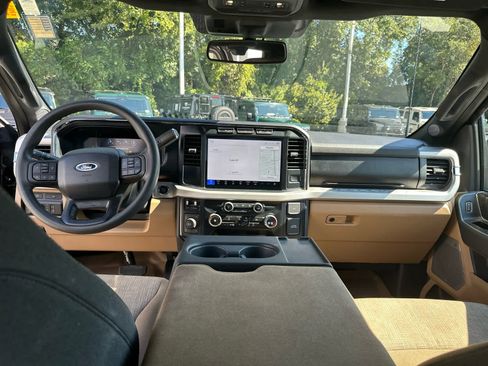 Used 2024 Ford F350 XLT w/ XLT Premium Package image 27