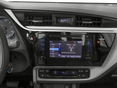 Used 2017 Toyota Corolla LE w/ Carpet Mat Package (TMS) FWD image 7