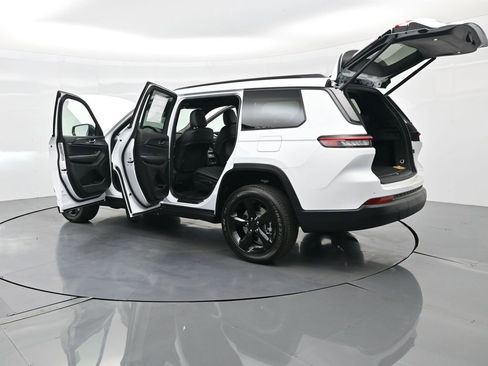 New 2025 Jeep Grand Cherokee L Altitude image 36