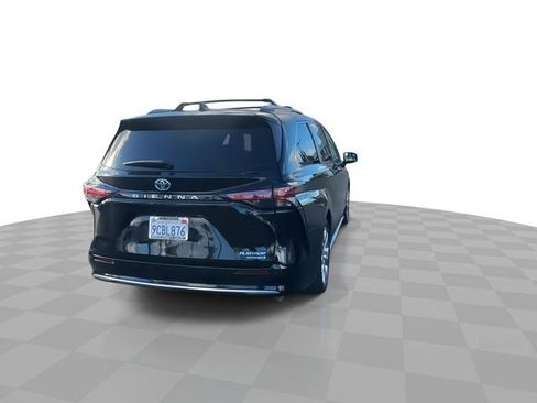 Used 2022 Toyota Sienna Platinum image 7