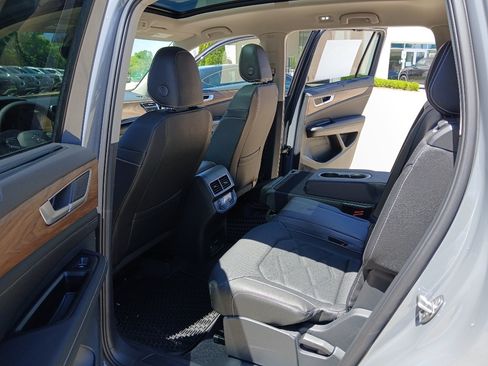 New 2026 Volkswagen Atlas SE FWD image 18
