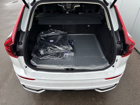 New 2026 Volvo XC60 B5 Plus w/ Climate Package image 17