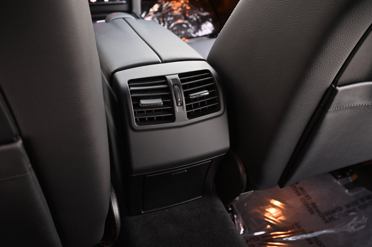 Used 2014 Mercedes-Benz E 350 4MATIC Wagon image 41