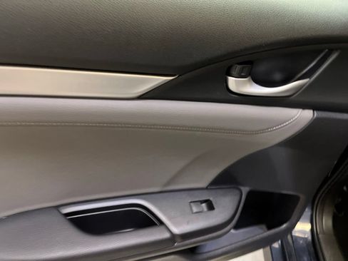 Used 2018 Honda Civic Touring image 22