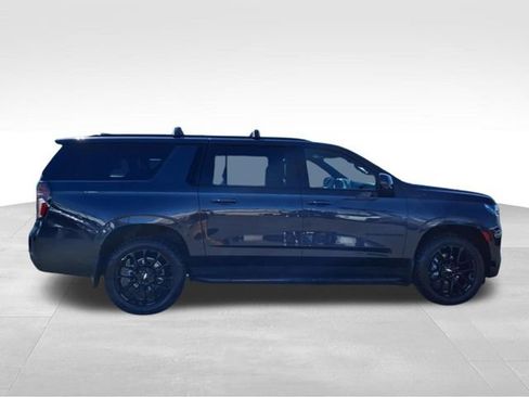 Used 2022 Chevrolet Suburban RST w/ Luxury Package image 5