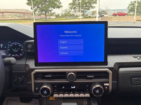Used 2024 Toyota Tacoma Limited w/ Limited Package (LT) AWD/4WD image 28