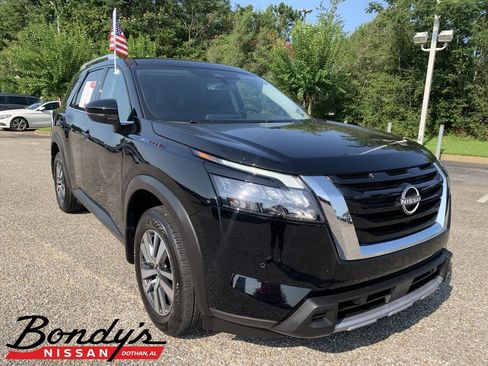 Used 2025 Nissan Pathfinder SL w/ Cargo Package FWD image 1