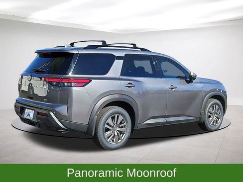 Used 2024 Nissan Pathfinder SV w/ SV Premium Package image 7