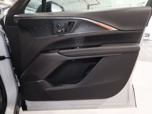 Certified 2024 Cadillac Lyriq Luxury AWD/4WD image 18