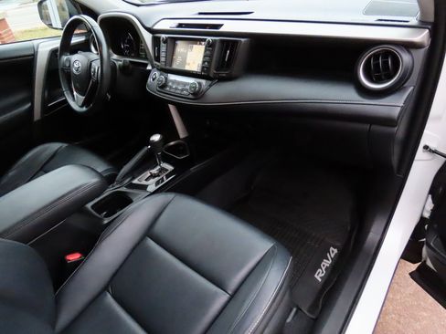 Used 2016 Toyota RAV4 Limited image 10