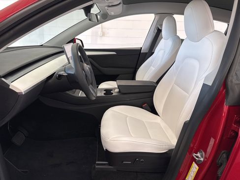 Used 2022 Tesla Model Y Long Range image 16